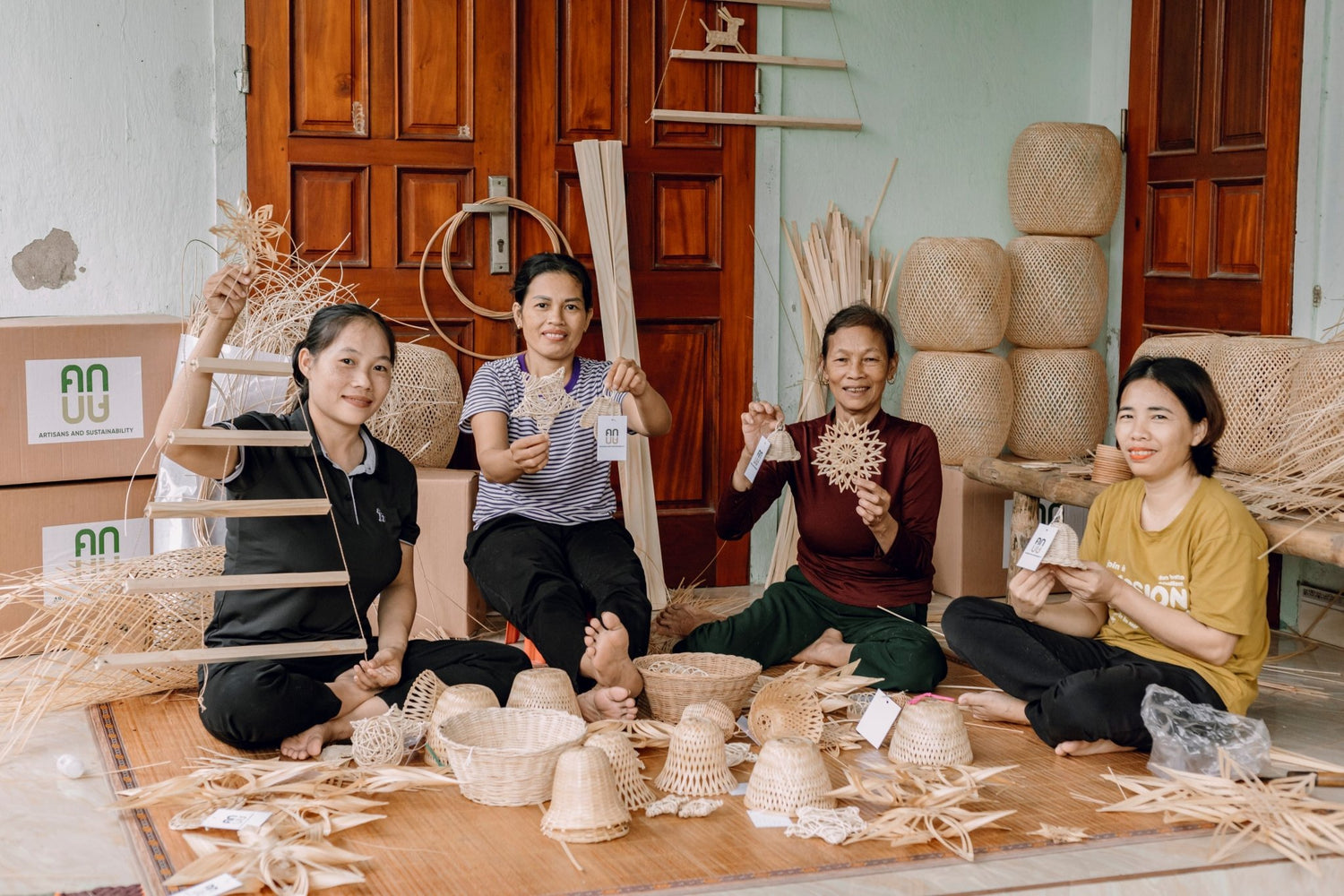 Wall Christmas Tree - Artisanal Homes