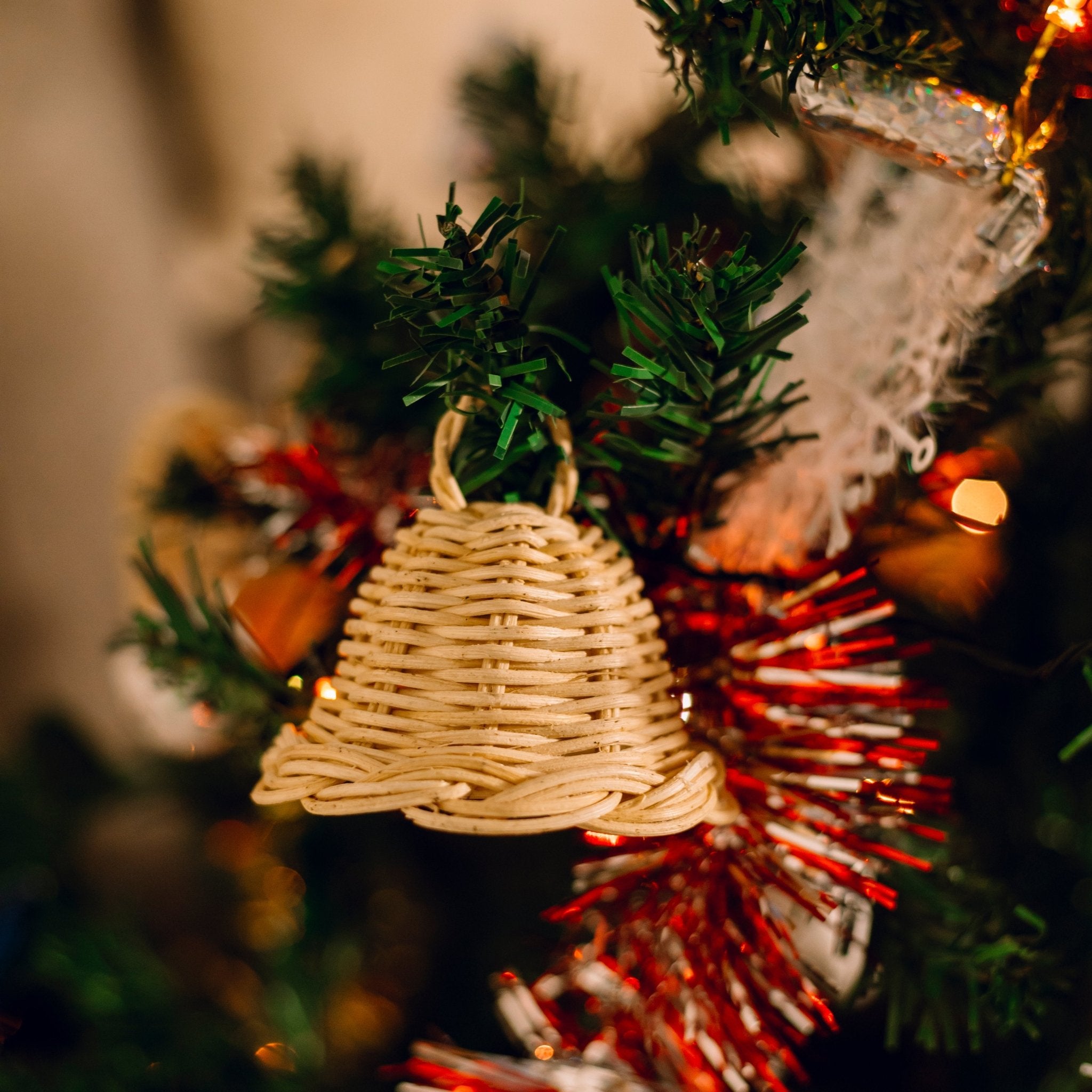 Rattan christmas wicker bell - Artisanal Homes