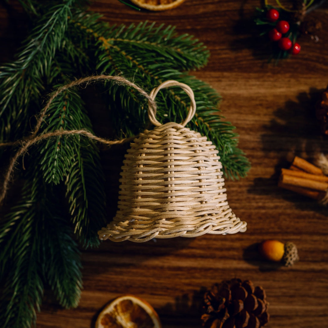 Rattan christmas wicker bell - Artisanal Homes