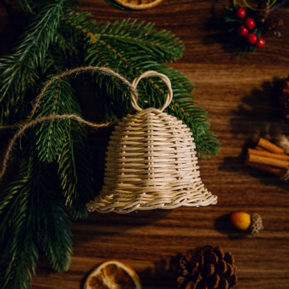 Rattan christmas wicker bell - Artisanal Homes