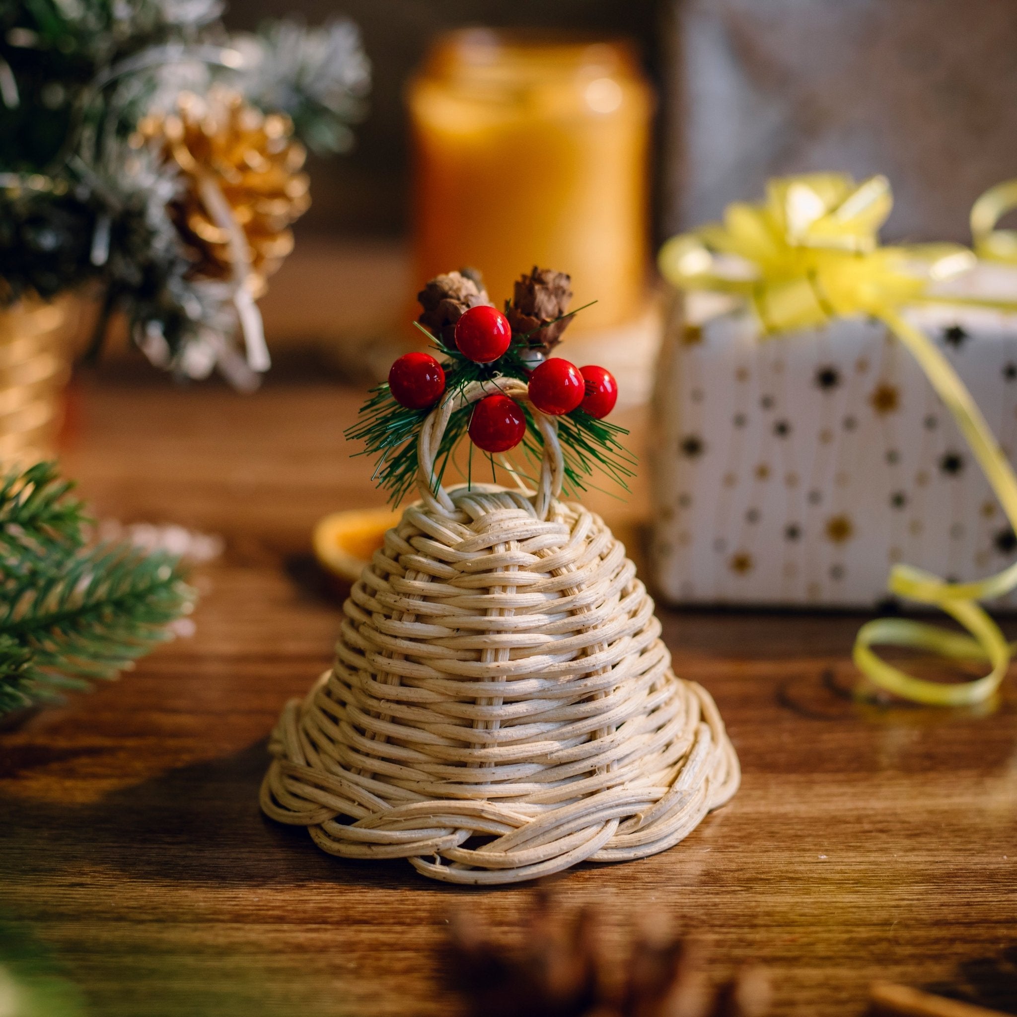 Rattan christmas wicker bell - Artisanal Homes