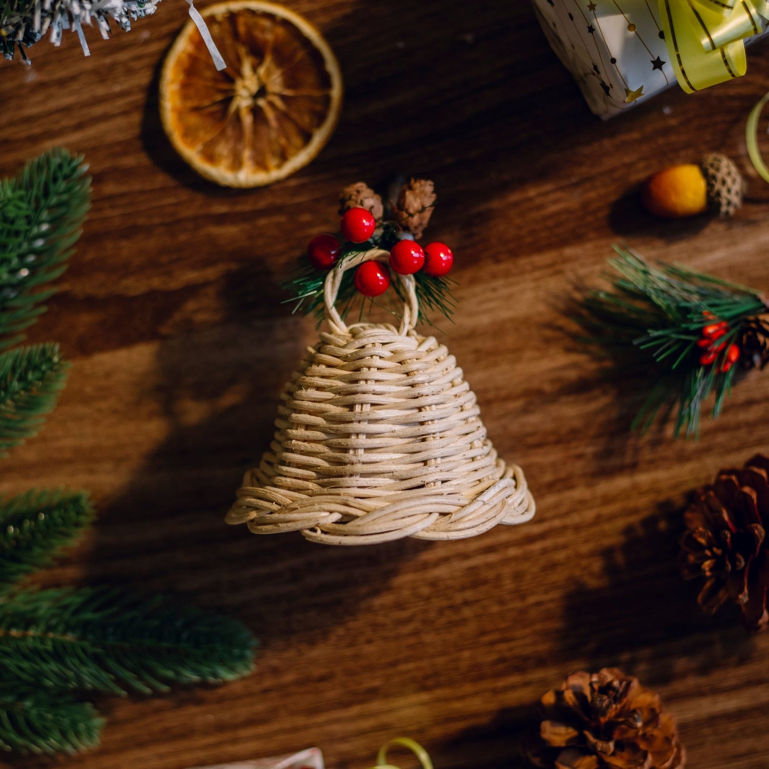 Rattan christmas wicker bell - Artisanal Homes