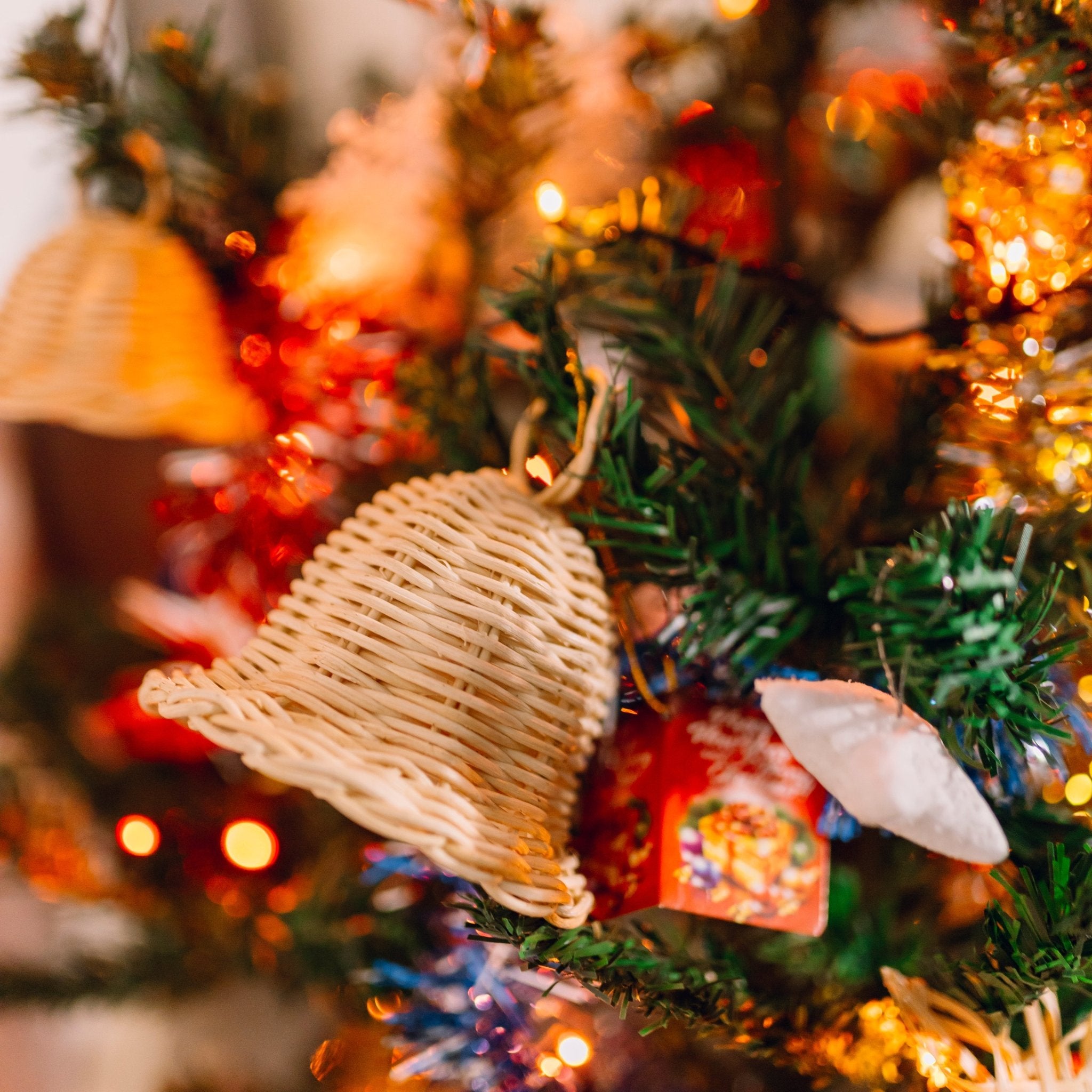 Rattan christmas wicker bell - Artisanal Homes