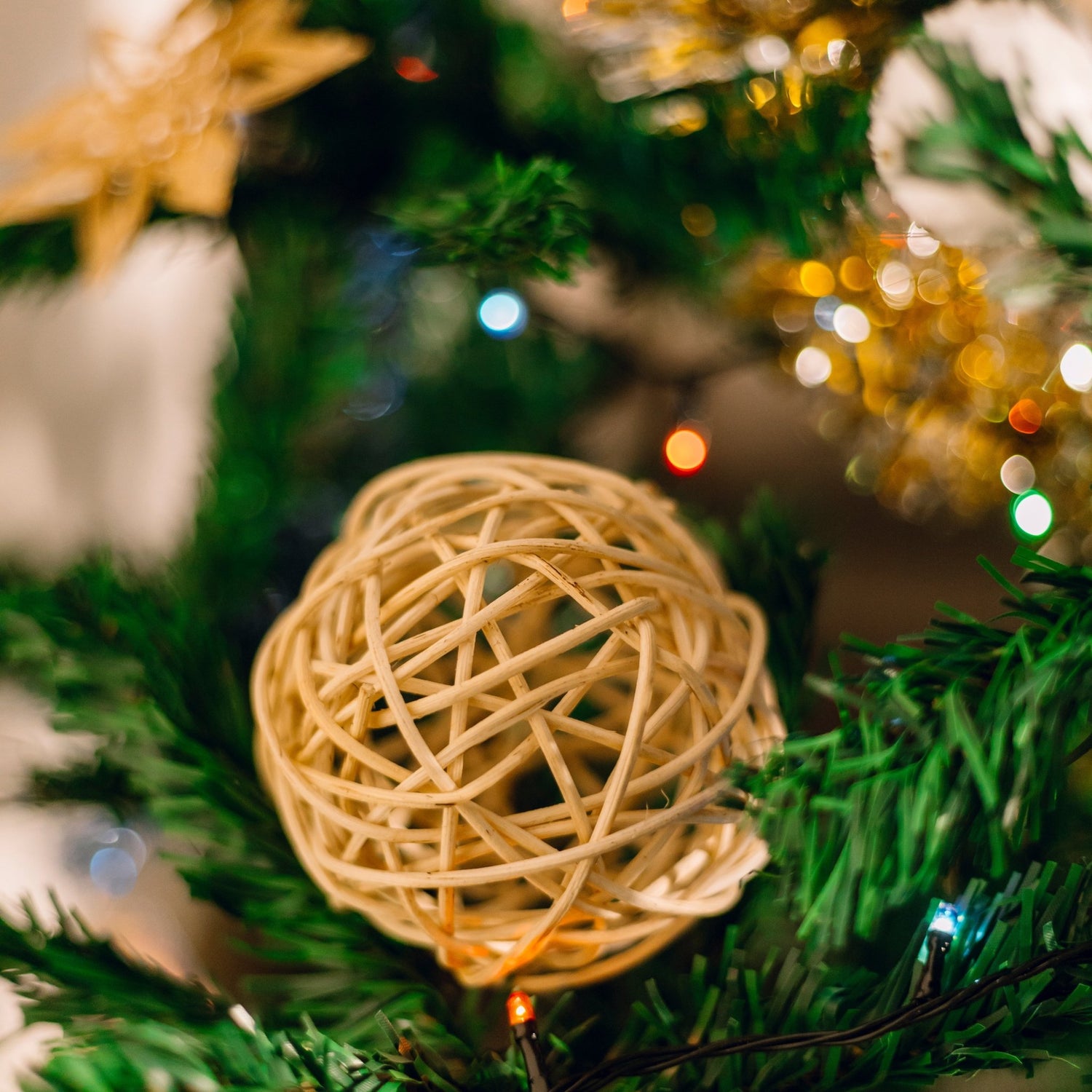 White Rattan ball - Artisanal Homes